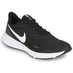 Nike Revolution 5