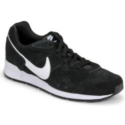 Nike Venture Runner Suede